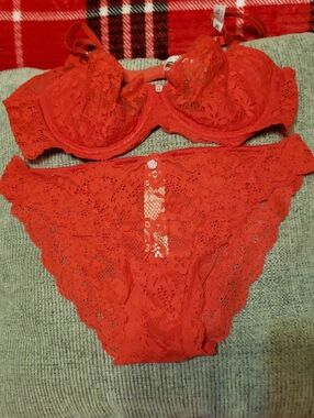 Victoria Secret Dream Angels Red Lace Bra 36B And Bikini Panty Medium NWT